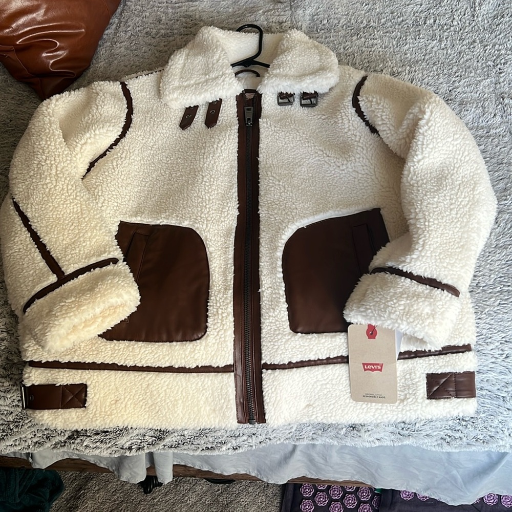 Levi's Women's Sherpa Moto Jacket NWT 1X Beautiful and 🔥🔥🔥.